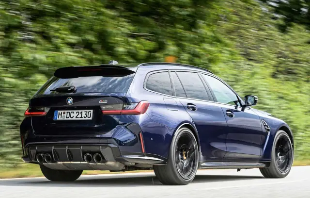 El BMW ea máa clásico, y máa ligero y ágil.