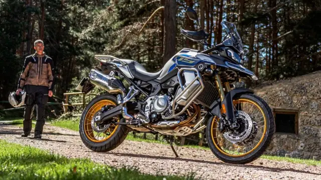 Voge 900DSX